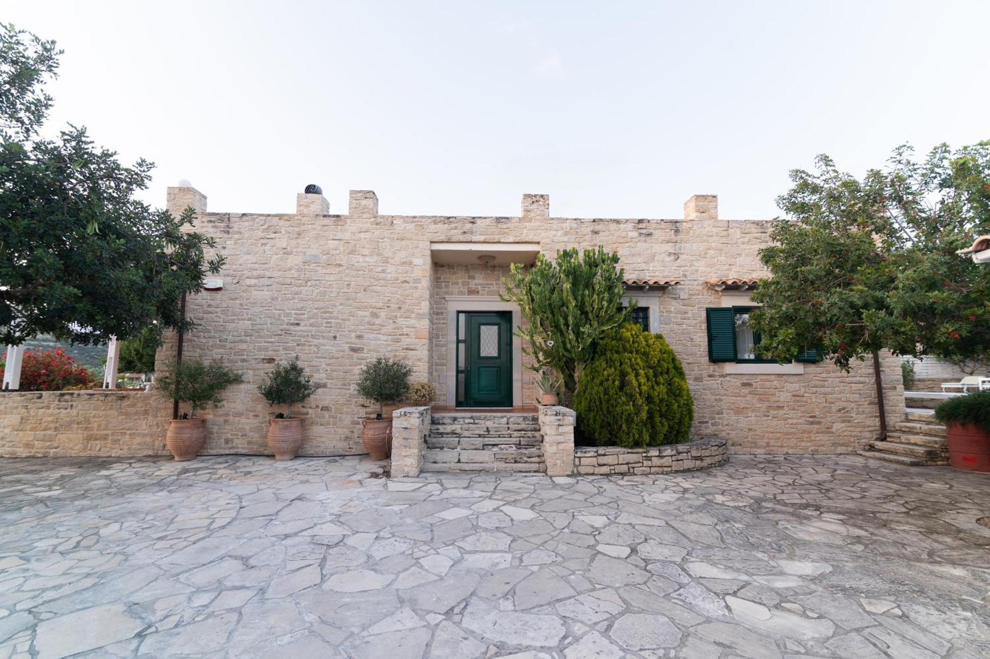Carob Villa Moirai Exterior photo